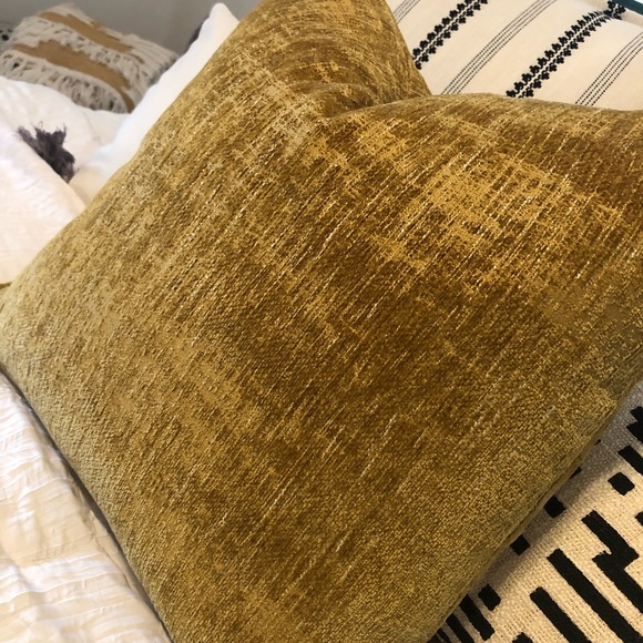 Heavy Pillow - Picture 3 of 3